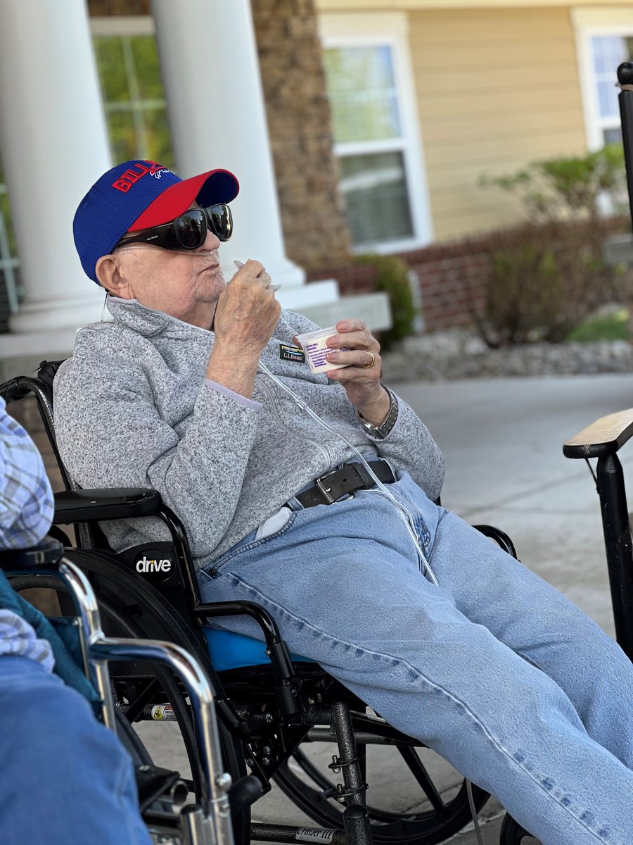 WillowsatFF's tweet photo. Beautiful day for porch sitting and conversations!  #TeamTrilogy #WillowsAtFritzFarm #WhereFamilyComesToLive #SeniorLivingLexington https://t.co/V3T1AJr1DH
