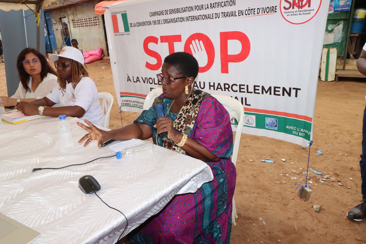 OITAbidjan's tweet photo. Les commerçants du marché de #Yopougon-SICOGI ont signé ce matin la pétition des #syndicats de #civ🇨🇮 appelant à l'action pour la ratification par le @Gouvci la #Convention190 de l'@OITinfo sur la #violence et le #harcèlement au #travail.
@OITAbidjan #ACTRAV #CIRC190CI https://t.co/CrBpGtbyUl