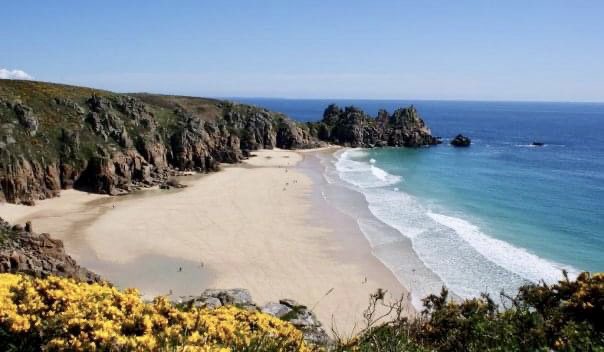 Cornwall_Coast's tweet photo. Caught between a rock and a beautiful place #Cornwall https://t.co/02BZXKqet8