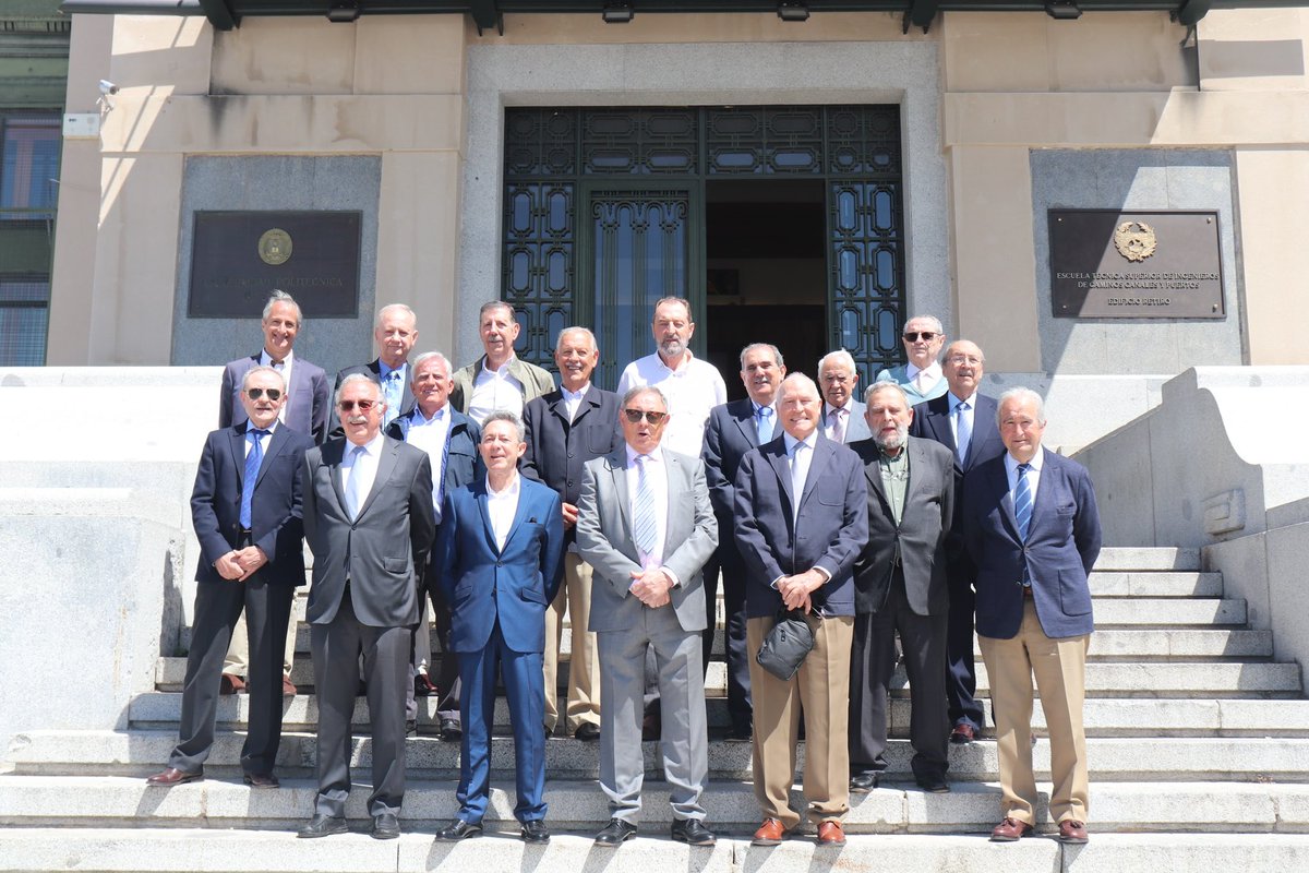 CitopMadrid's tweet photo. El Decano @OCarballoAres ha acompañado hoy a los Ingenieros Técnicos de Obras Públicas que celebraban su 50 Aniversario en la profesión, entre quienes están antiguos cargos del CITOP Madrid, como Jesús Martínez y Luis Miguel Ruiz https://t.co/OpyrMJjTih