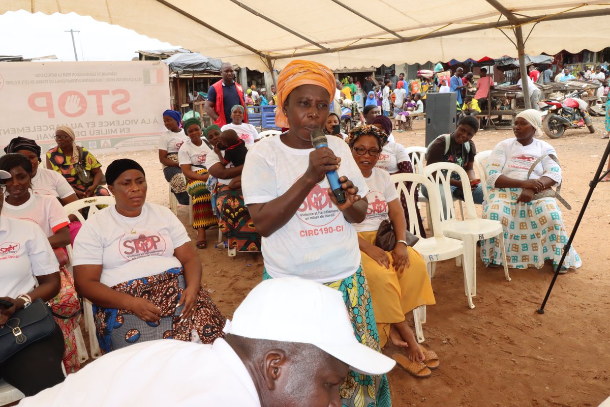 OITAbidjan's tweet photo. Les commerçants du marché de #Yopougon-SICOGI ont signé ce matin la pétition des #syndicats de #civ🇨🇮 appelant à l'action pour la ratification par le @Gouvci la #Convention190 de l'@OITinfo sur la #violence et le #harcèlement au #travail.
@OITAbidjan #ACTRAV #CIRC190CI https://t.co/CrBpGtbyUl
