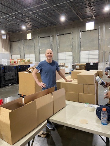 GoSegra's tweet image. It’s Volunteer Recognition Day!  Recently, Segra had a team of 12 volunteers at Loaves &amp;amp; Fishes in Charlotte.  The team packed 390 boxes, each feeding a family of four for an entire week. Thank you team!  #VolunteerRecognitionDay #GoSegra #loaves&amp;amp;fishes