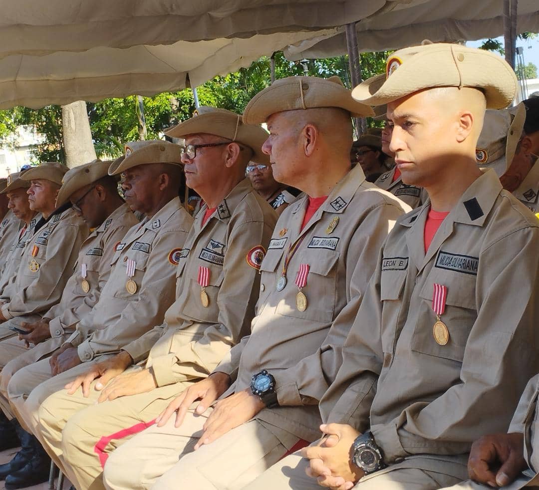 #Aragua | Ascendidos más de 300 milicianos en Maracay en un acto cívico- militar en la plaza Bolívar

Amplía está noticia en el siguiente link 👉bit.ly/41I9DXt

#AraguaReverdece
#ManoDeHierro