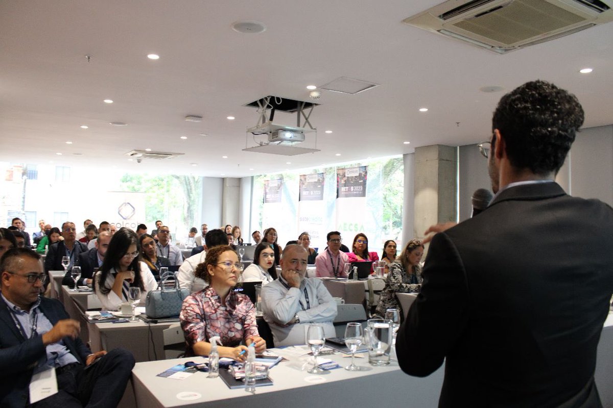 Colcob_Colombia's tweet photo. Alejandro Escobar Correa @SectorialCo en el #ForoColcob - Cali “Capturar el corazón y la mente tanto de los que están dentro como fuera de la empresa le permite desarrollar atributos de una empresa exponencial” #Retos2023 https://t.co/3E6qrduAAP