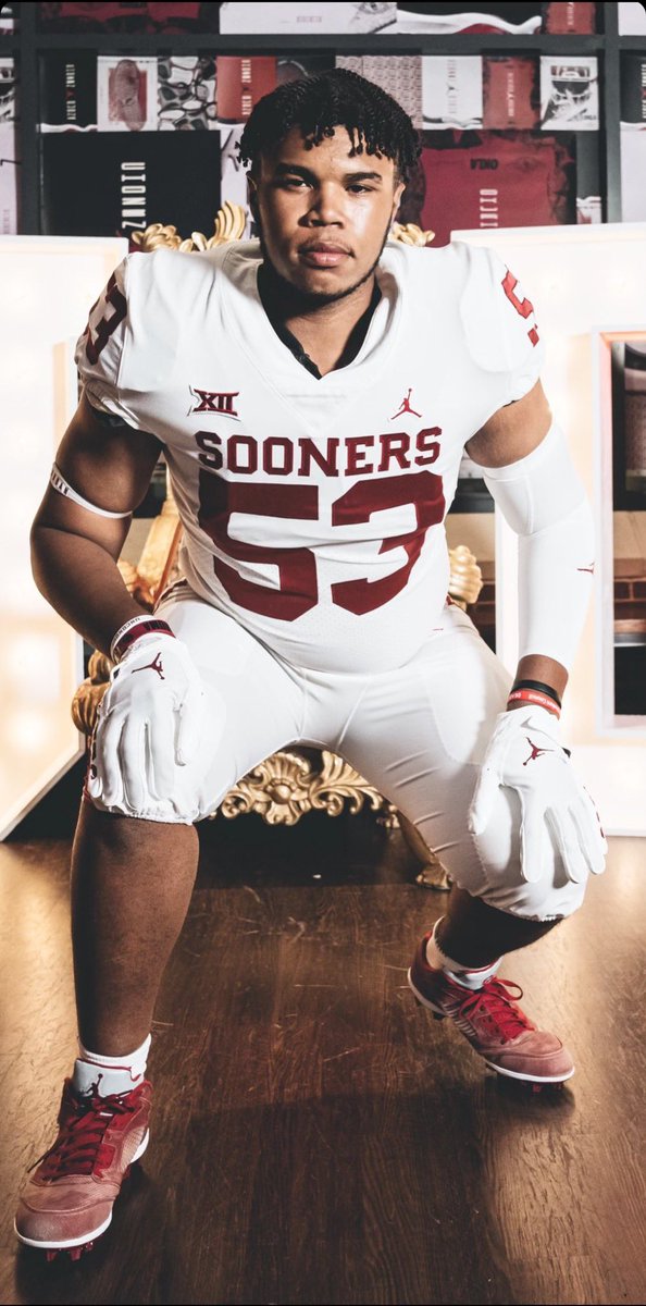 rickalous88's tweet image. The amount of Momentum the Oklahoma Sooners are picking up headed into this years spring game is insane! I was hoping to get 2 or 3 commitments and enjoy a great spring game. Now the ball is rolling down hill and I hope it doesn’t stop anytime soon! #boomer #24k #SpringGame23
