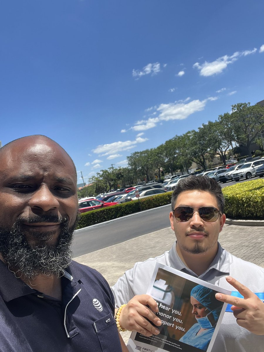 South Dale Mabry getting outside the four walls!! Educating the community on First-Net offer!  <a href="/NicoleKHinojosa/">Nicole Hinojosa</a> <a href="/shawni777/">Michon Modeste</a> <a href="/jrluna11/">JR Luna</a> <a href="/ATTManny/">Emmanuel De Los Santos</a> <a href="/One_FLA/">OneFLA</a> @theeastregion <a href="/LifeAtATT/">Life at AT&T</a> <a href="/FirstNetGov/">FirstNet Authority</a>