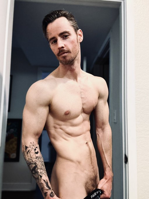 Being fit is one thing but trying to be gay fit is a whole different level. I&rsquo;m tired lol https://t.