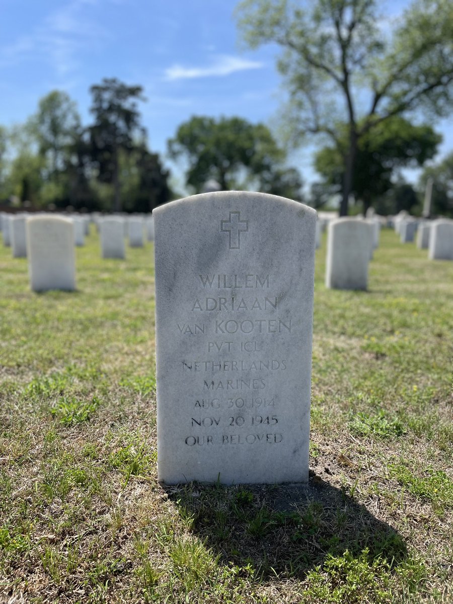 Kort een bezoek gebracht aan het graf van Marinier Willem van Kooten, overleed op Camp Lejeune in 1945 tijdens zijn verblijf in training voor de #MARBRIG
nationaalarchief.nl/onderzoeken/ar…