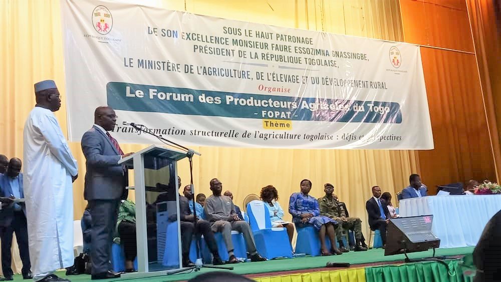 Monika97972733's tweet photo. #Togo #Kara Palais des Congres łe #RPT de retour ! #FauxPas Tout Change pour que Rien ne Change ! #CryptoDictature Ca sent La #Moisissure Łe #timonier @FEGnassingbe Revival. Un coup de balai vite et de l eau de kabel sur toute cette merde ! https://t.co/o5cMkVUJDB