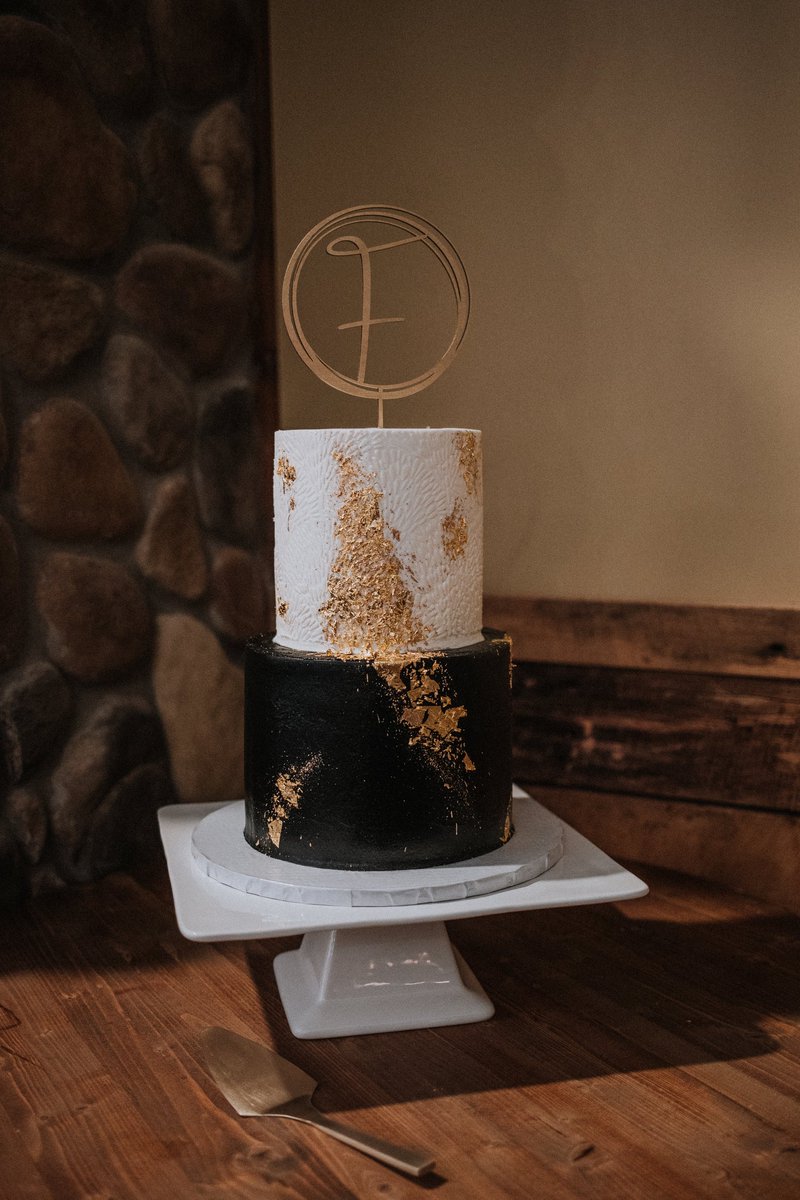 PineViewAcres's tweet photo. Our couples never seem to disappoint with the tasty treats offered at their receptions. This couple was no different, and they certainly seemed to enjoy the cake!

(Photo credit to Bailey V Photography LLC) https://t.co/kpsE1bVqne