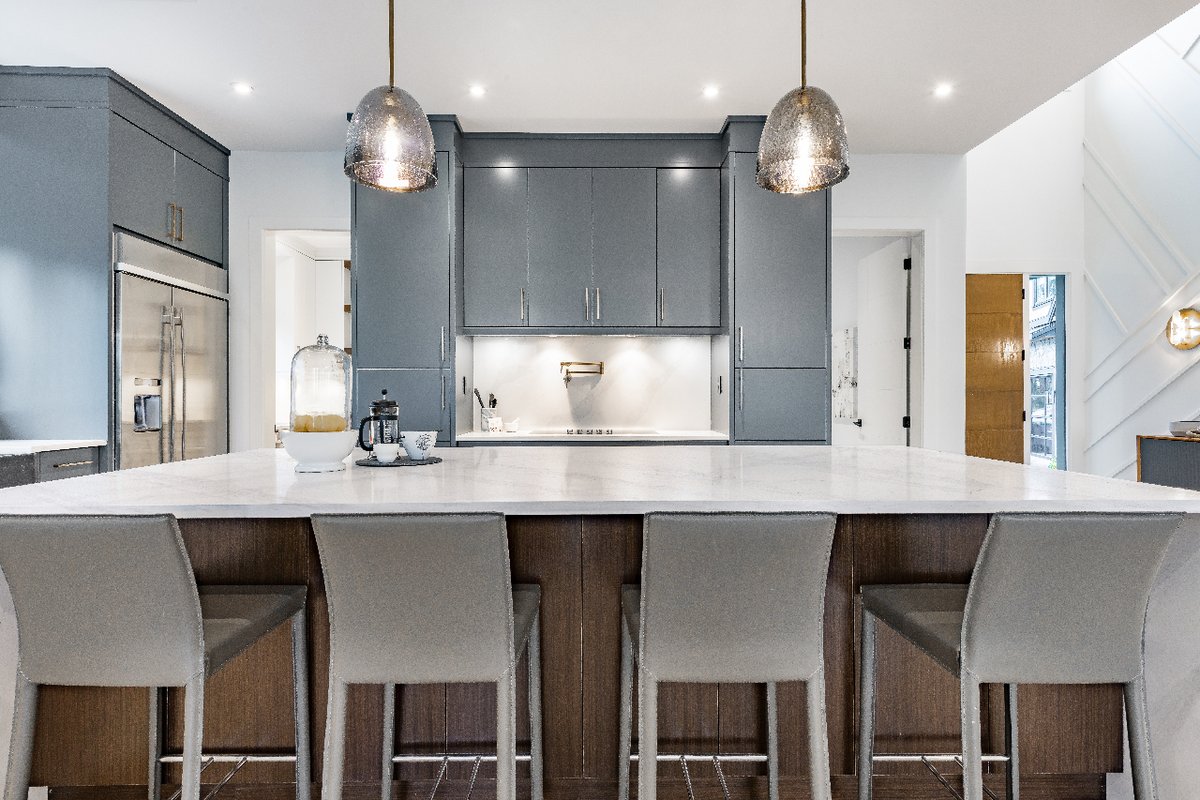 SurfacesEnigma's tweet photo. What looks good on a massive kitchen island? An eye-catching marble design! 
Valley by Enigma Surfaces will create an especially memorable space.

#enigmasurfaces #luxurykitchen #kitchendesign #kitchen #kitchenremodel #luxuryliving #luxuryrealestate https://t.co/UiuXJe1Mzk