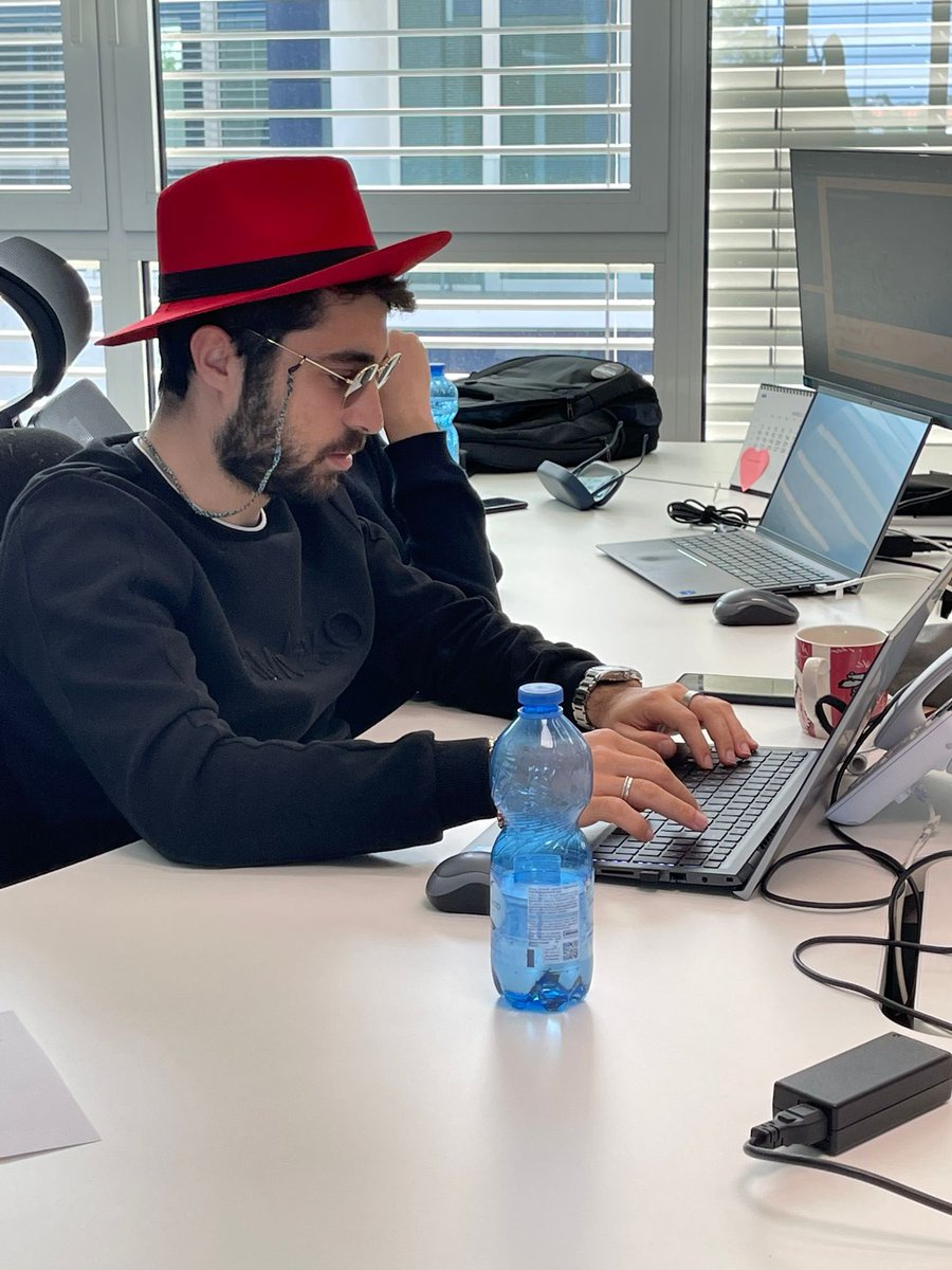 too_common_name's tweet photo. Working on @RedHat OpenShift with the right look 😂 https://t.co/mpsBS9l4Ga