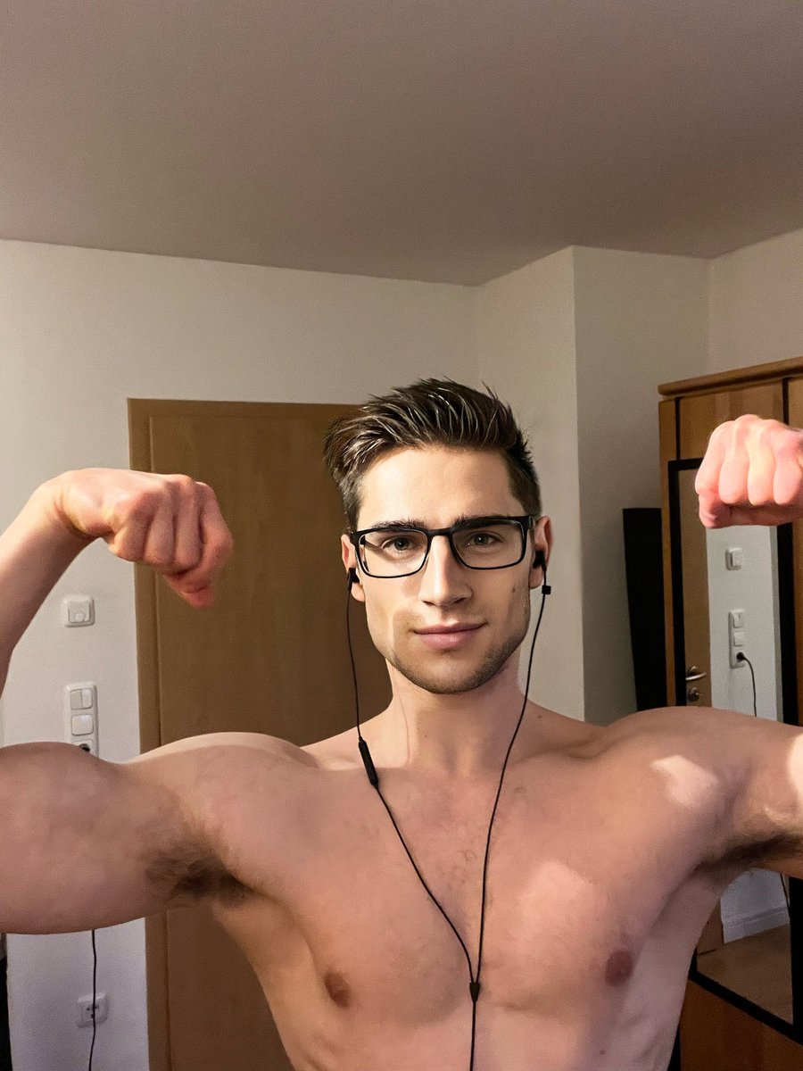 Jonasheyy's tweet photo. 90% off my onlyfans today 
Link in Bio 😀

#boyfriend #likeforlikes #art #guy #life #handsome #instalike #babyboy #likes #couple #followforfollowback #fitness #instalove #instadaily #gayman #girls #summer #kiss #myself #girlfriend #lgbt #cool https://t.co/hd8GwUS48E