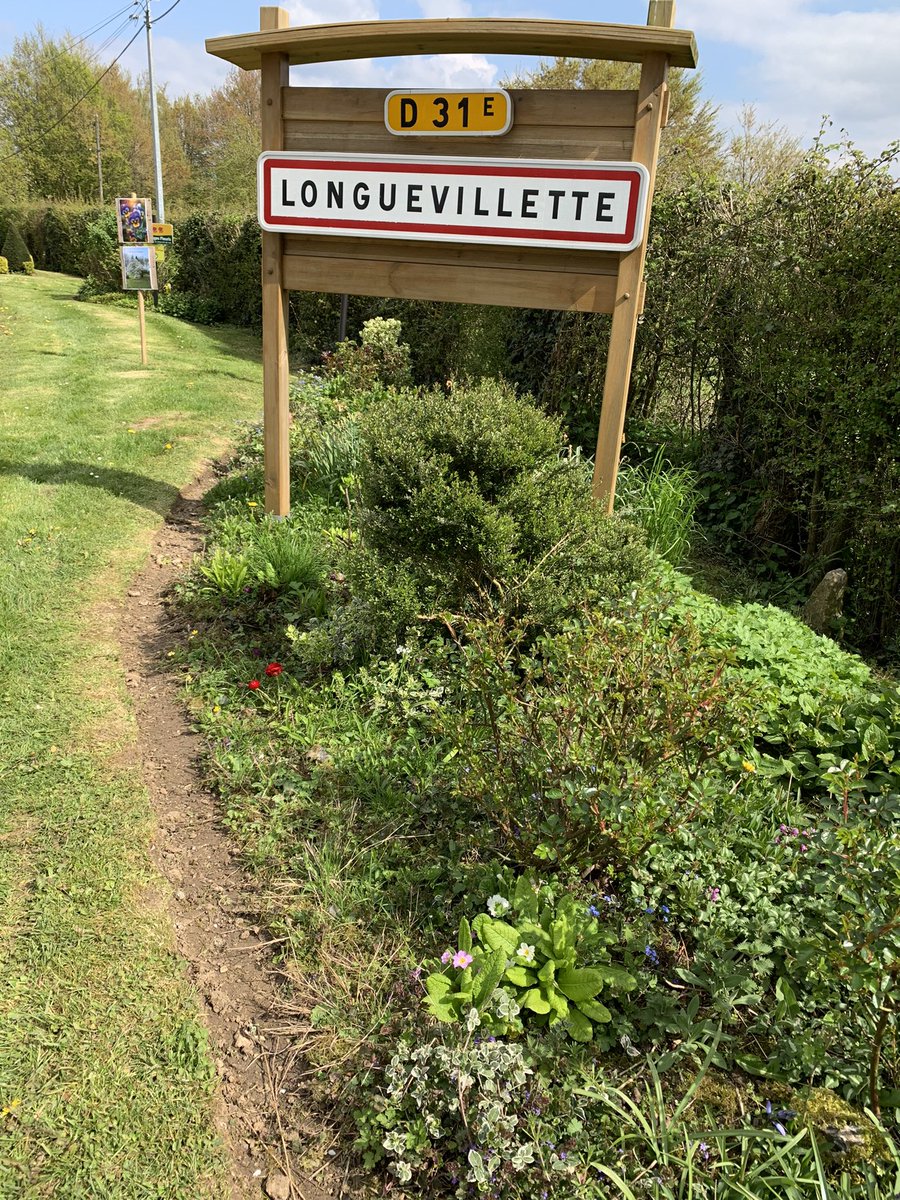 JulienFaivre5's tweet photo. Première tournée du jury national du @VVFleuris en région #hautsdefrance  ! Merci aux élus, agents et bénévoles pour leur accueil chaleureux et pour l’énergie qu’ils emploient à maintenir leur labellisation au niveau 4 fleurs 🌺🌺🌺🌺 @villeetaples @AmiensMetropole @Grandesynthe_ https://t.co/WCvu3AbvRW