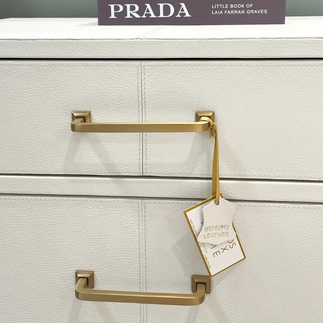 orchidsluxhome's tweet image. At the heart of craft! We&apos;re going live today for the premarket preview today at Suites at Market Square G1019 in the @HPMarketNews, so make the most of a golden opportunity to experience our fab new furniture collections before the rest of the market does!
#hpmkt #designonhpmkt