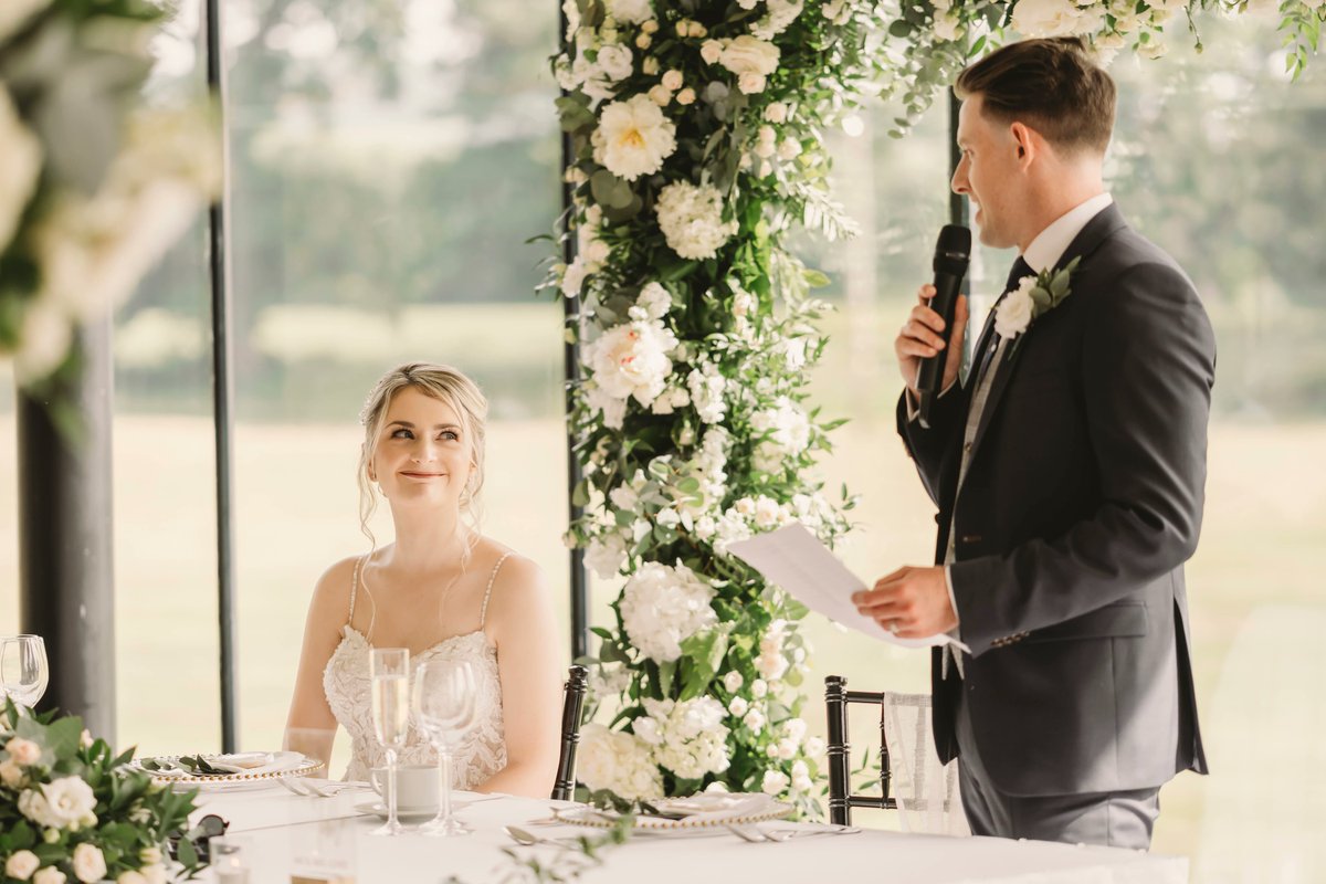 SantFfraedHouse's tweet photo. WEDDING WHITE // Sometimes, a simple white floral arrangement says everything it needs to say 🤍
Elegant and timeless, white and green is our signature theme for a reason...🌿
Photography by Marc Smith
#SantFfraedHouse #SpringWedding #SpringFlorals #OldwallsCollection https://t.co/O9d3W0xFfS