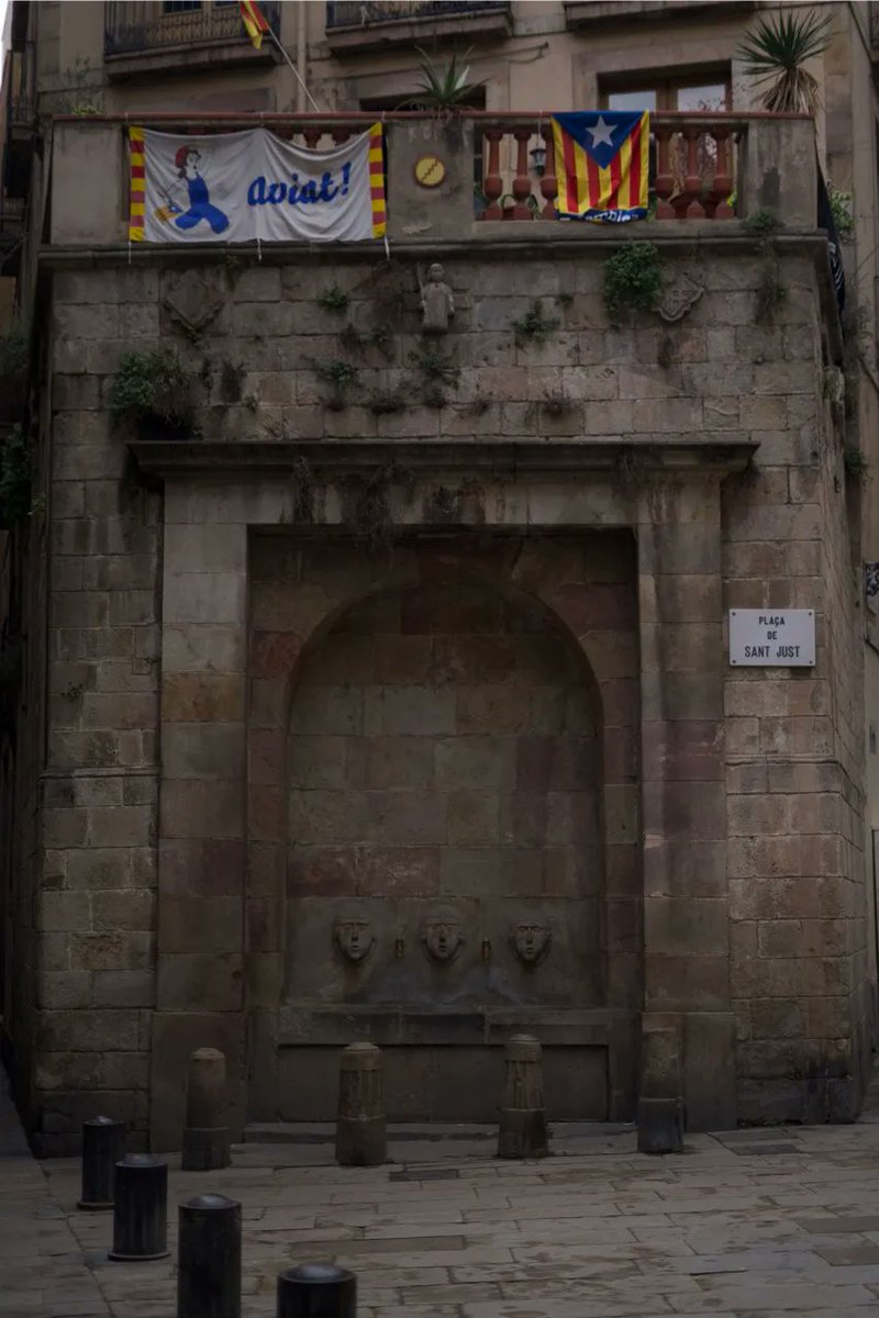 collabout_cat's tweet photo. La font de la plaça de Sant Just, al barri Gòtic de Barcelona⛲📜 👣

#gotic #barcelona #aventura #outdoor #streetescape #enigma https://t.co/RpAU6bPn1C