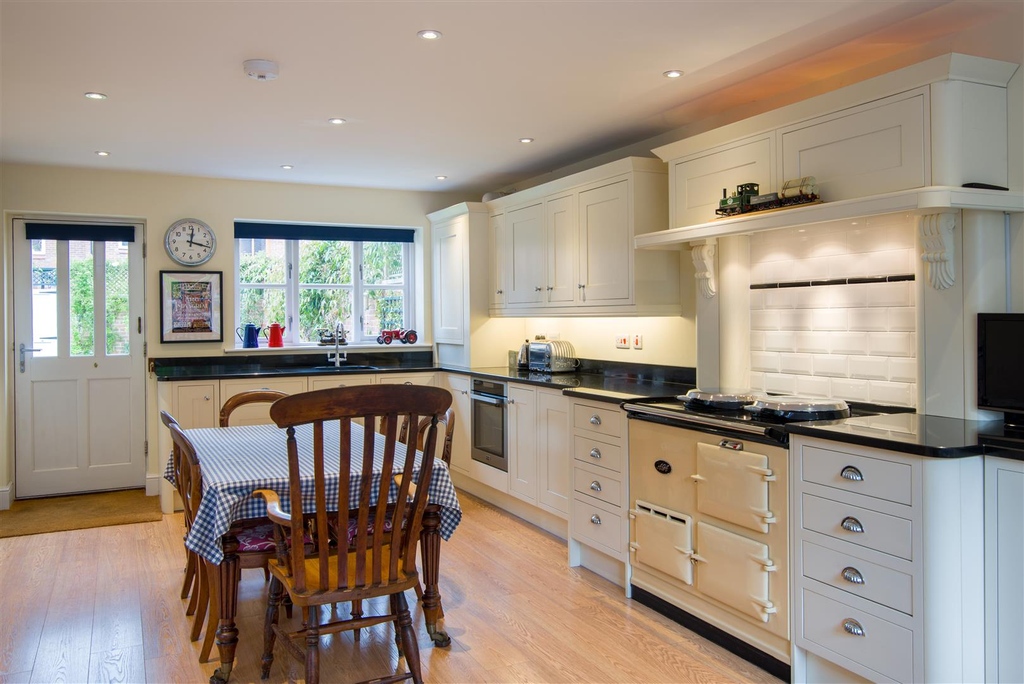 AlexandersLtd's tweet photo. Church Lane, Cadeby
Guide Price £650,000
4 Bedroom Detached House
📲Call to View: 01455 291471

A spacious four-bedroom family home in the highly regarded village of Cadeby.

#teamalexanders #loughborough #ashby #shepshed #meltonmowbray #marketbosworth #eastmidlands https://t.co/Vp1NCMSimU