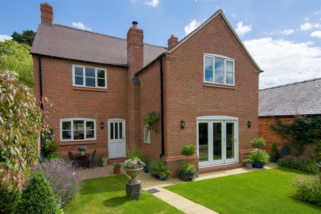 AlexandersLtd's tweet photo. Church Lane, Cadeby
Guide Price £650,000
4 Bedroom Detached House
📲Call to View: 01455 291471

A spacious four-bedroom family home in the highly regarded village of Cadeby.

#teamalexanders #loughborough #ashby #shepshed #meltonmowbray #marketbosworth #eastmidlands https://t.co/Vp1NCMSimU
