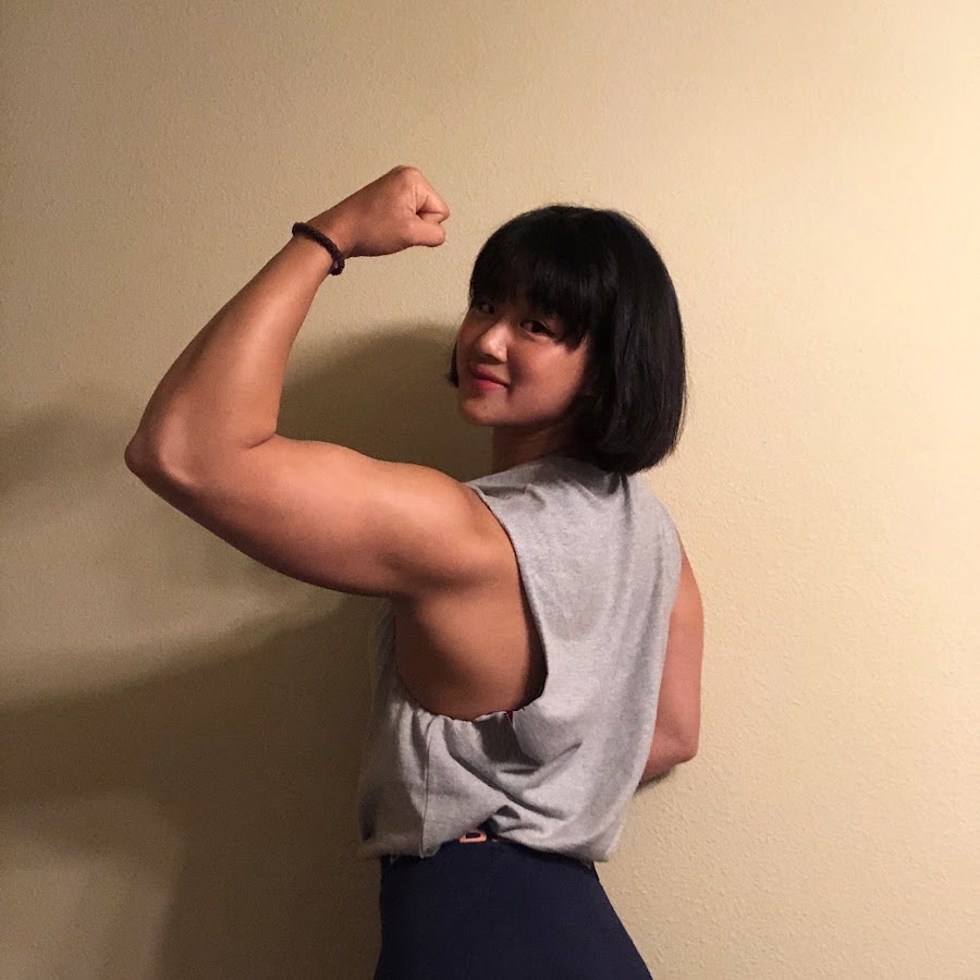 Muscular Woman Of The Day tweet media