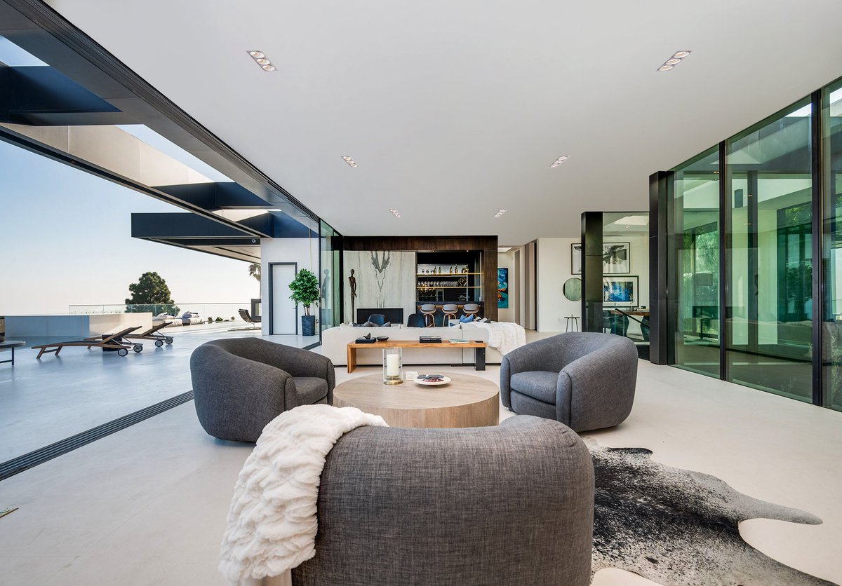 CSL Lighting tweet media