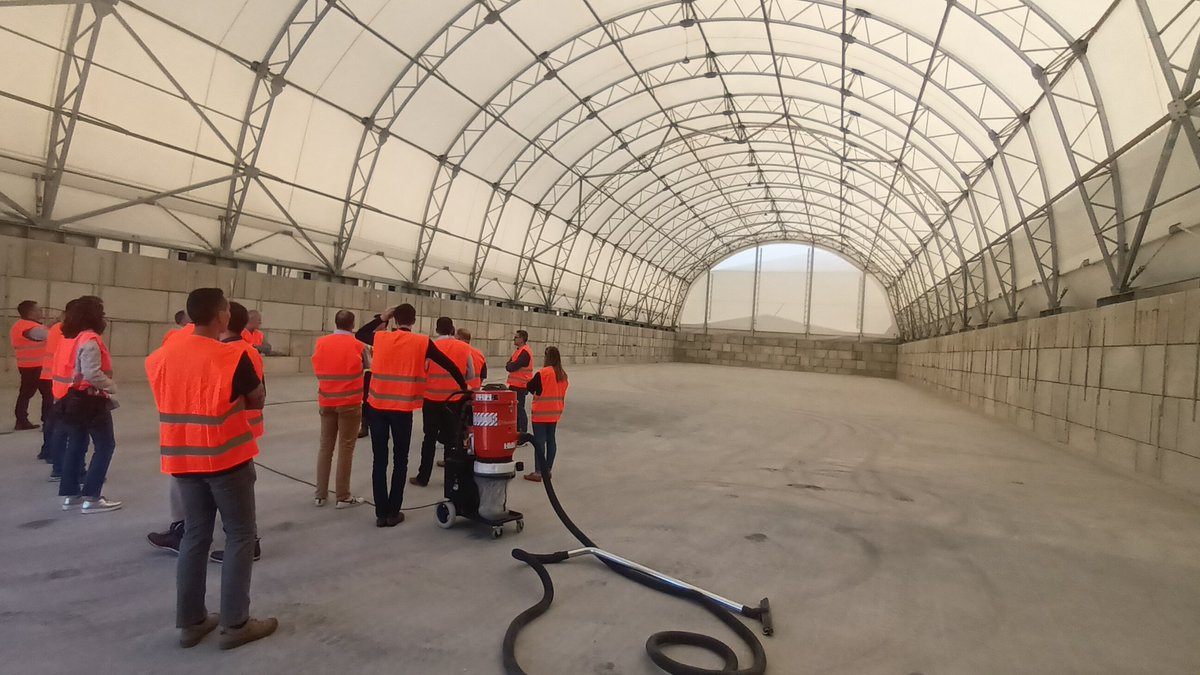 R_Hugon_43's tweet photo. Visite de l'usine #SED #SCAD à #Arles.
Fabrication #engrais avec inhibiteurs uréase ou de la nitrification pour #SabarotAgriculture #Actura Gamme Xfert et AmmoXfert
Avec un approvisionnement par péniche 3500T sur le Rhône. Déchargement en deux jours dans le grand silo plat 📷 https://t.co/gi3MYXolKj