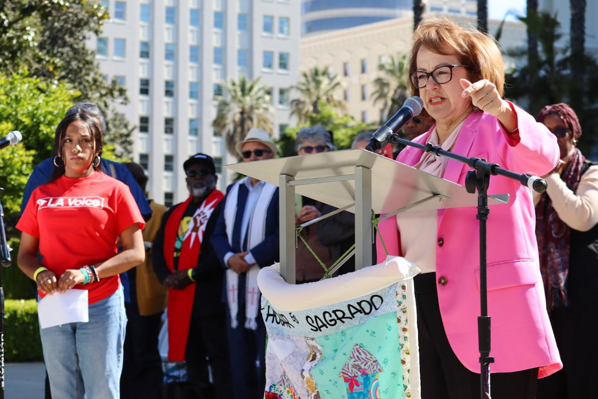 LA Voice Youth Leader Tiffany asking <a href="/SenMariaEDurazo/">Senator María Elena Durazo</a> what it will take to pass #SB567, the Homelessness Prevention Act at our <a href="/PICOcalifornia/">PICO California</a> #HomeIsSacred day of Action!