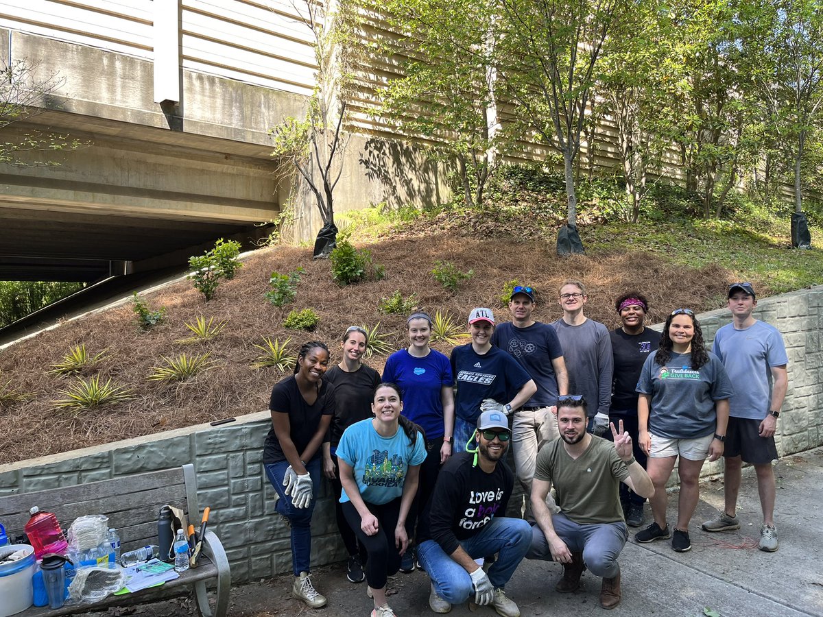 jackiedavissays's tweet photo. In honor of #EarthDay 🌎 a group of @Salesforce #Atlanta employees ☁️ gathered @PATHFoundation’s #Path400 in partnership with @LBI30326 to clear out overgrown weeds and add native plants for pollinators 🌱 🐝 🦋
-
#Salesforce #Volunteering #ATL #EmployeeEngagement #VTO #TMP https://t.co/4cXmiK1P6o