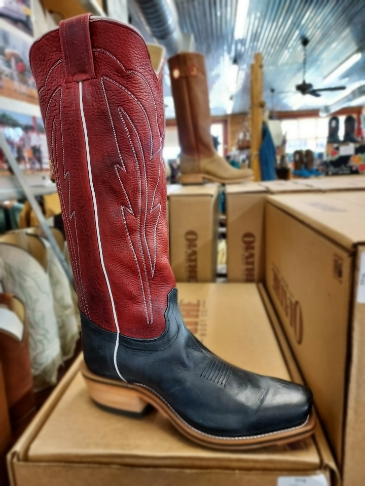 LittleJoesBoots's tweet photo. Nothing says "brandin' season" like these new Olathe boots! Sizes available are 8.5D, 9.5D, 10D, 10.5D, 11D and 12D. Priced at $449. https://t.co/bTVrt7iT9D