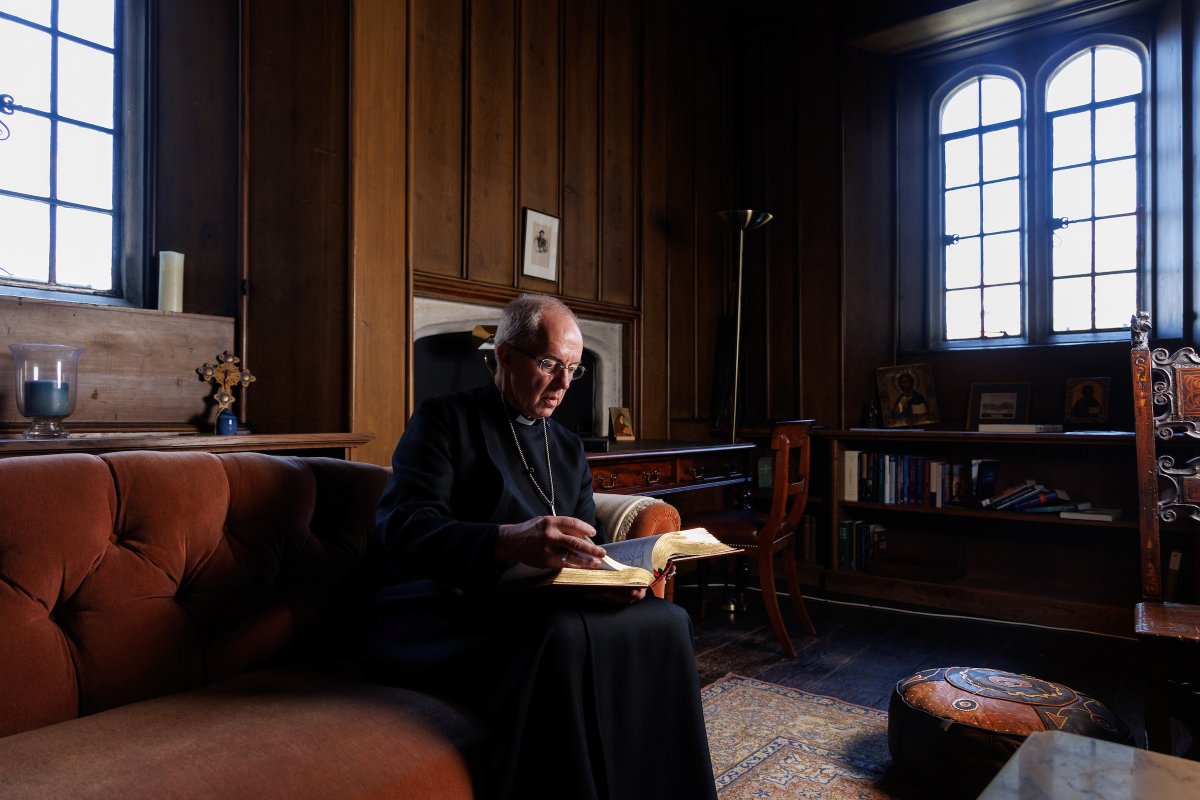 Archbishop @JustinWelby reading the #Coronation Bible in the Cranmer Study at Lambeth Palace today. The Study, which overlooks the altar of Lambeth Palace Chapel, is thought to be where Archbishop Thomas Cranmer wrote the Book of Common Prayer. Read more: bit.ly/41HULZ9