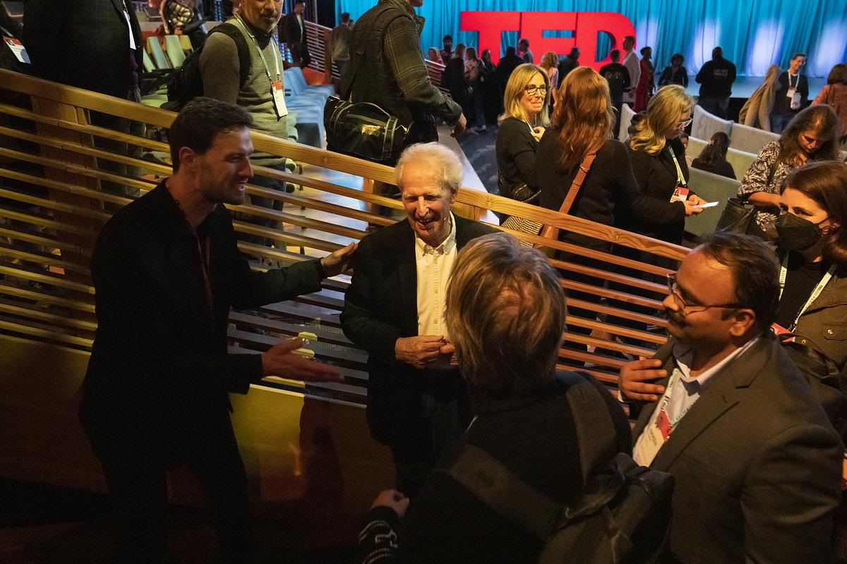 bosphil's tweet photo. More pix from Boston Philharmonic Founder & conductor @BenjaminZander's talk at the 2023 opening session of the @TEDTalks featuring a Beethoven's "Ode to Joy" singalong w/1800 people in German!
#tedtalk #benjaminzander #odetojoy #beethoven #theartofpossibility #conducting https://t.co/LgGbyviCDI
