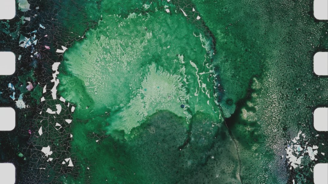 FrameDiscreet's tweet image. Recent work by Kelly Egan
Timed &amp;amp; Flat versions
35MM Experimental Film
kellymonster