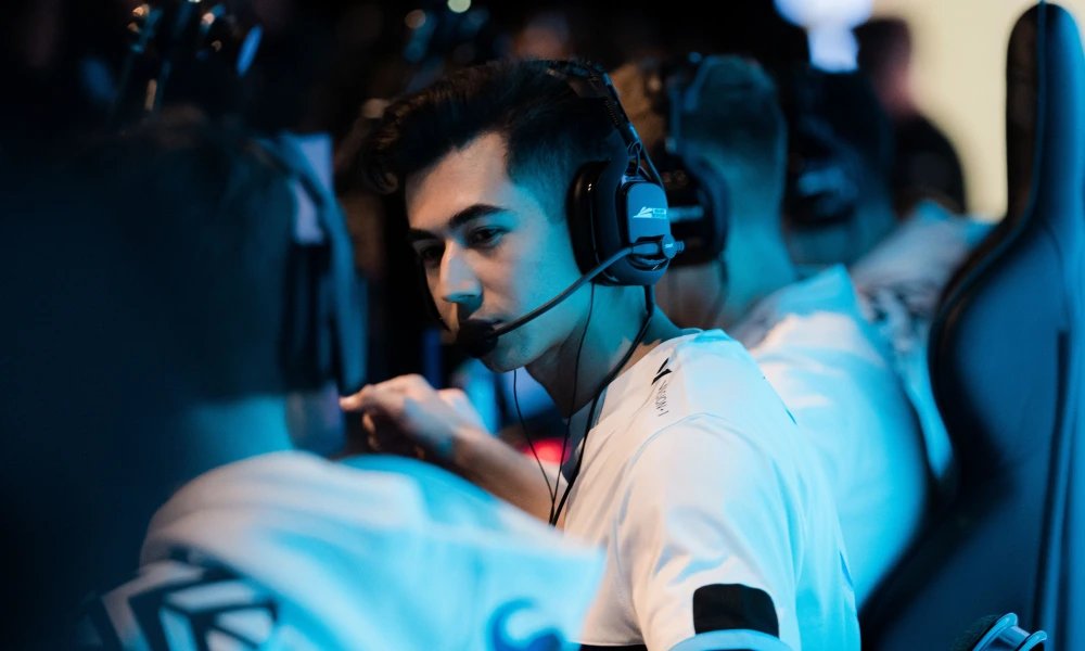 PescaroDB's tweet photo. Rokkr absolutely needed to make a roster move after going 0-6 in Stage III. They just clearly made the wrong one...
#FreeAttach https://t.co/Nx0A5AMUBa