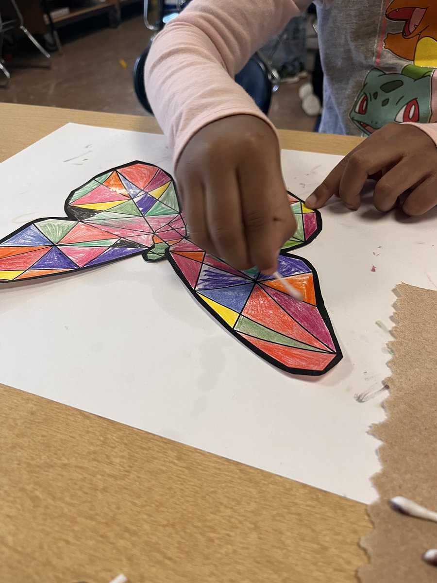 stephanieljacob's tweet photo. Kindergartners making butterflies @SyringDragons https://t.co/20hjHxCFRA