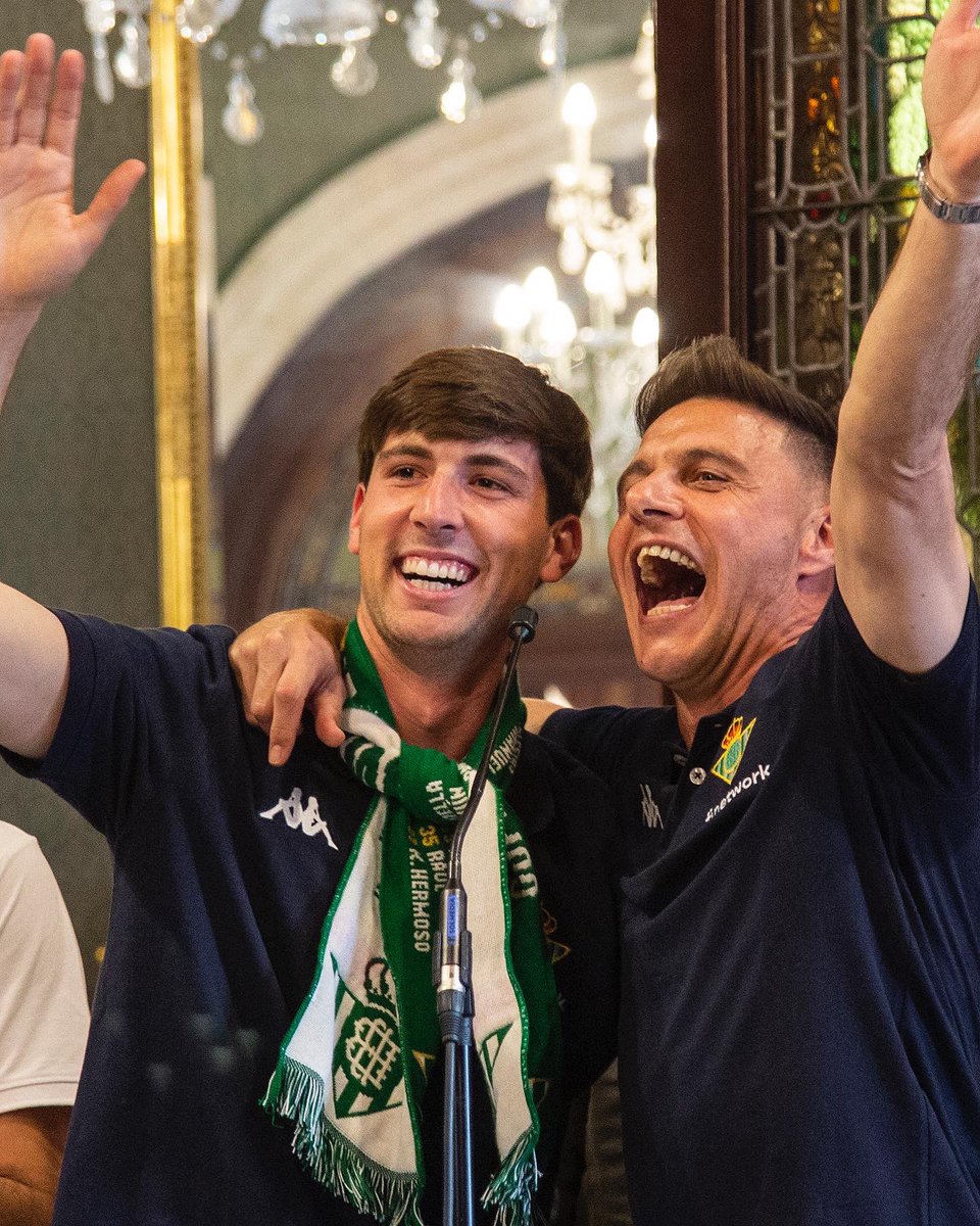JMirandaG19's tweet photo. MI CAPITÁN! Gracias por todo lo que has hecho y harás por nuestro Betis. 
El niño de Olivares que te animaba cada domingo jamás hubiera imaginado lo que hemos compartido, llorado y reído juntos por estos colores. Eres una de las 13 barras de nuestro escudo. Tu legado será eterno. https://t.co/VnmtGYA2Mf