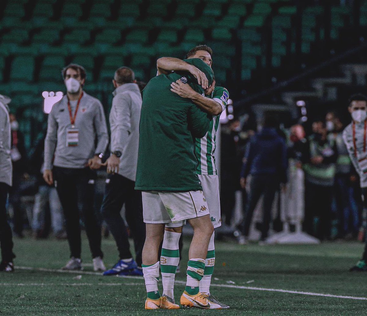 JMirandaG19's tweet photo. MI CAPITÁN! Gracias por todo lo que has hecho y harás por nuestro Betis. 
El niño de Olivares que te animaba cada domingo jamás hubiera imaginado lo que hemos compartido, llorado y reído juntos por estos colores. Eres una de las 13 barras de nuestro escudo. Tu legado será eterno. https://t.co/VnmtGYA2Mf
