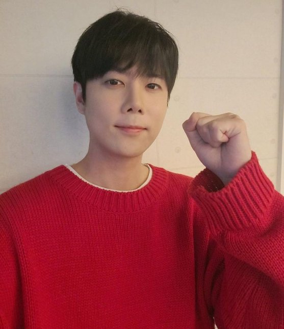 EliTS33074844's tweet photo. Kim Kyu Jong Rainbow Challenge !!
Day 1 - RED ❤️
Día 1 - ROJO ❤️
#KimKyuJongRainbowChallenge
#KimKyuJong 
#김규종 #SS501 
#TripleS #ThanKYU
#EquipoDoubleS501 

❤️🧡💛💚💙💜
#HappyMerryEnding 
#해피메리엔딩
Estreno:26 de abril (27de abril 🇰🇷) https://t.co/bGeXVgr0Ti