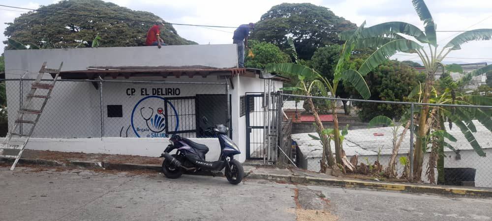 #Infórmate l  Bricomiles y poder popular desarrollan rehabilitación de la infraestructura del consultorio popular El Delirio en el municipio Roscio Nieves.

<a href="/NicolasMaduro/">Nicolás Maduro</a> 
<a href="/MagaGutierrezV/">Magaly Gutiérrez Viña</a>
<a href="/josemvasquez/">José Vásquez</a> 
#ManoDeHierro