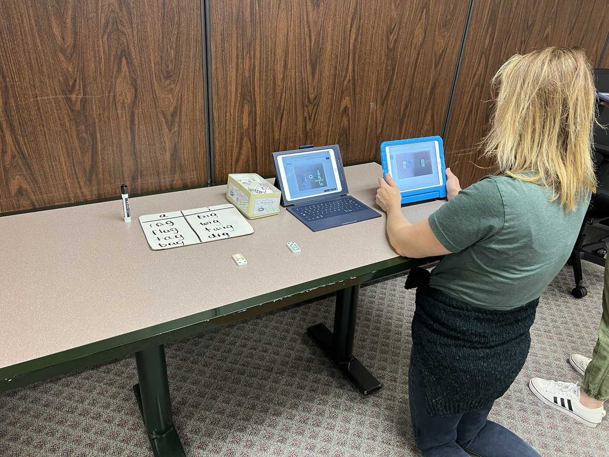 One big takeaway for me from the #AppleLearningCoach program was the Playgrounds concept. Today <a href="/D28Northbrook/">Northbrook D28</a> teachers are doing active, collaborative tech learning around <a href="/AppleEDU/">Apple Education</a> and <a href="/Seesaw/">Seesaw</a> with this highly effective structure! #innovate28