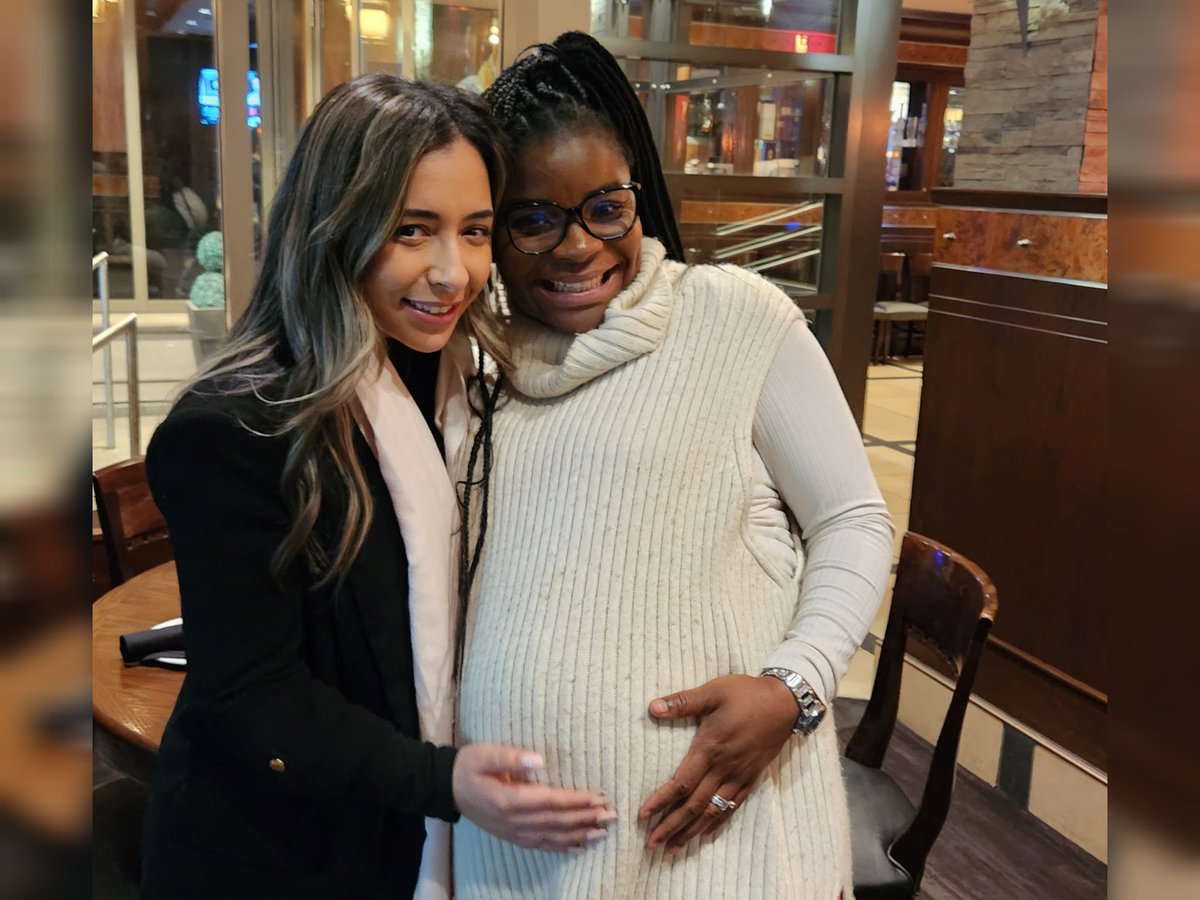 Belles retrouvailles entre filles ✨️ À jamais reconnaissante que nos chemins se soient croisés, mesdames 🫶🏽 Merci <a href="/DomAnglade/">Dominique Anglade</a> de nous avoir rassemblées et merci <a href="/CEyangos/">Christina Eyangos</a> pour ta belle organisation. 
•
#polqc #womenempoweringwomen 💪🏽