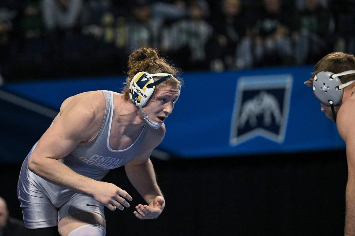 Congrats to Dalton Abney and Gabe Johnson of <a href="/UcoWrestling/">UCO Wrestling</a> for their selection to the NWCA Division II Scholar All-America Team! bit.ly/41L0v4h