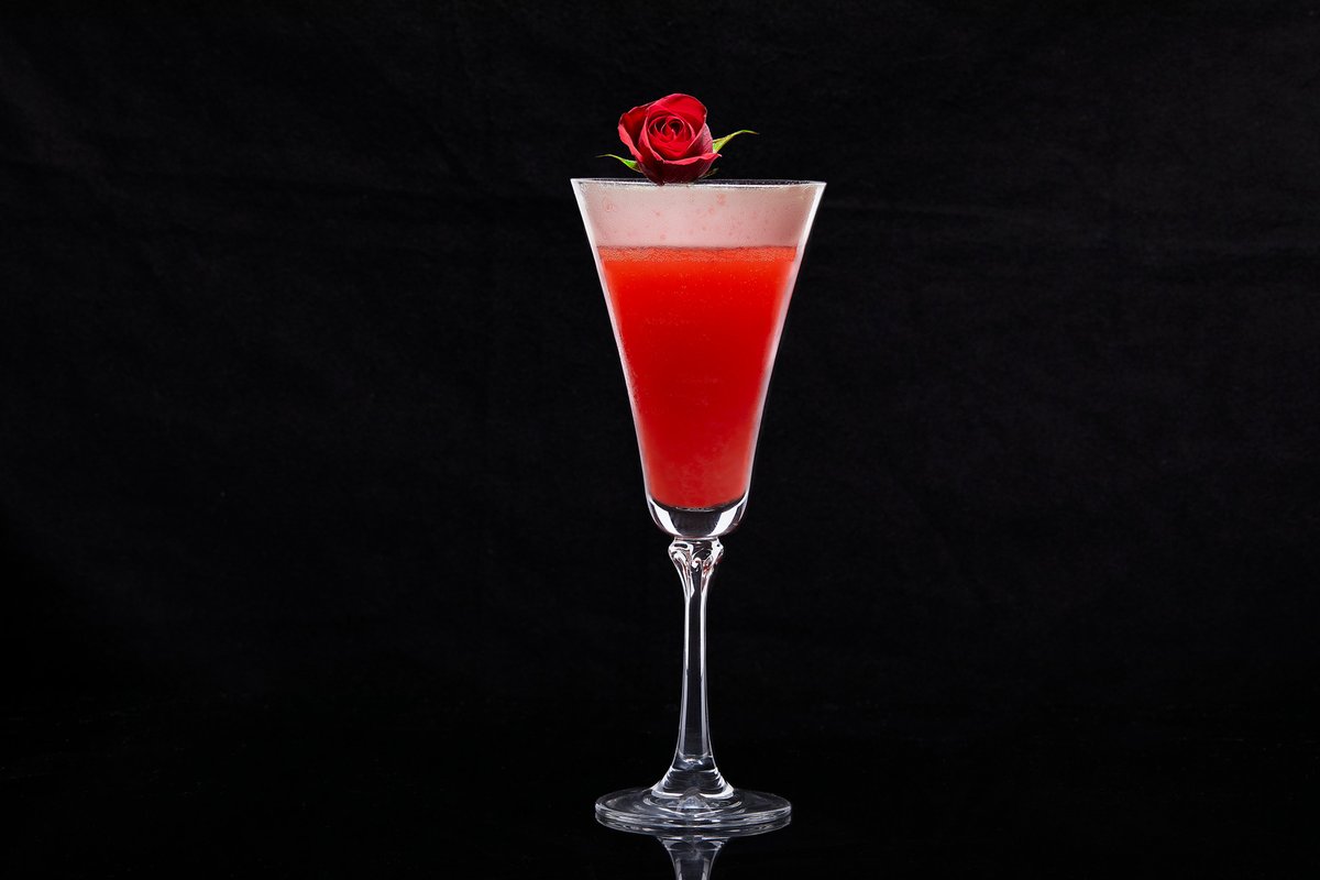 At #THEBlvdBW you don't have to be a Hollywood star to enjoy the finer things in life! ✨

The Pretty Woman Cocktail is a luxurious blend of Moet &amp; Chandon Rosé Champagne, Belvedere Vodka, Combier Pêche De Vigne Liqueur, and Aquafaba - garnished with raspberries and a rose petal.