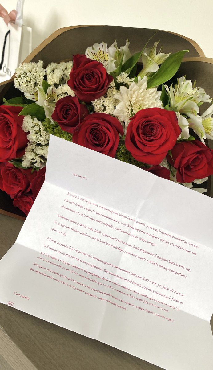 fridaarosas's tweet photo. Mi corazoncito lloró de ver lo afortunada que soy por tener a alguien como Jez a mi lado 🥺❤️🔐 https://t.co/RGElV50cdM