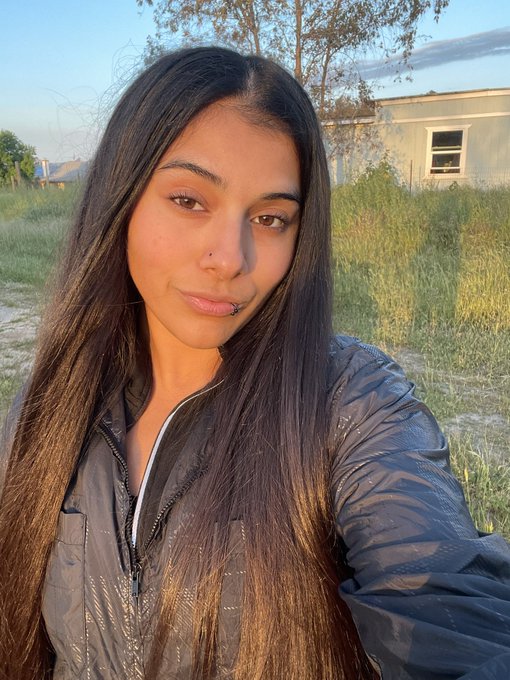 Sunset selfie 🌅 https://t.co/PTRn0BTF7C