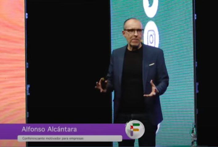 noraysoftware's tweet photo. Alfonso Alcántara, @Yoriento, llega para motivar a los profesionales del sector con humor y rigor en #Futurismo2023.

#Futurismo #EventosNoray #Noray https://t.co/0brpb1d6Tc