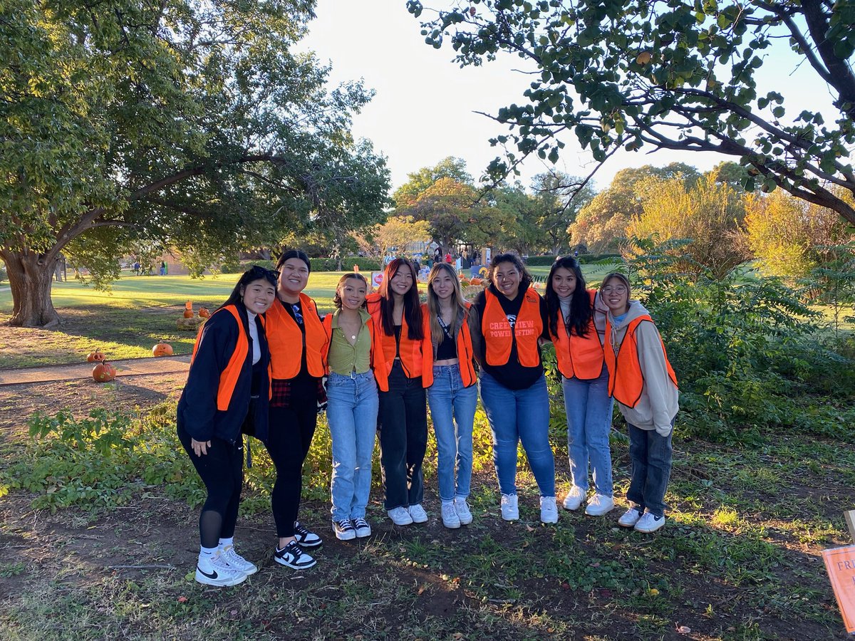 LDPsi's tweet image. ❃ Volunteer Recognition Day ❃

LDPsi stresses the importance of giving back to the community, as it is one of our founding pillars. Volunteering allows us to spend meaningful time with one another and help create change within the community. 

#volunteering #whyichoseldy #ldpsi