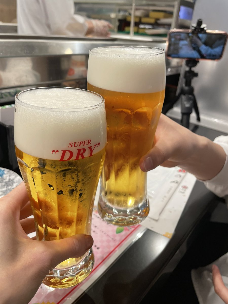 TokyoMoca's tweet photo. 今回は神保町で回転寿司、そして千鳥ヶ淵で夜桜を堪能しました✨美味しいお寿司で乾杯の後の夜桜は最高でした🍻💕皆さま、ビール片手にご覧ください👭✨

動画はコチラから💖
https://t.co/3iR9um1THi https://t.co/Z5hE0fDj8N