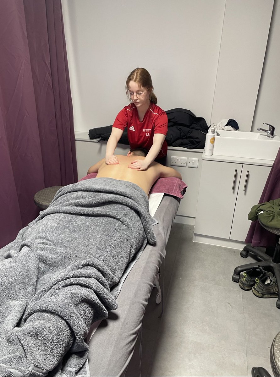 SportNLC's tweet photo. 🤩🗣️shoutout to our amazing @NorthLindsey @NCFE L3 SPEX Y2 students who delivered their first practical massage assessment on clients today! They demonstrated some fantastic techniques and sequencing along with conducting themselves professionally 👏🏼 #TeamNLC https://t.co/hVj2nD9AqM