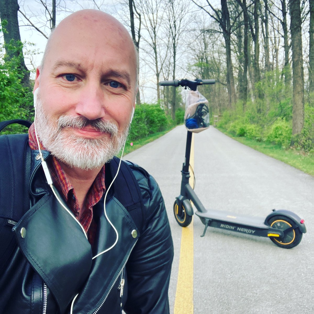 BKMeditor's tweet photo. It’s Scooter Season. My ride to/from work. 7mi. #ninebot #ninebotmax #scooter https://t.co/ExvRcpwhxi