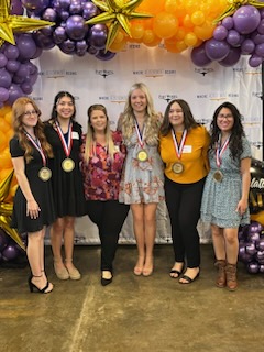 Congratulations to these Practicum in Vet Med students for being recognized for their achievements by FTW Mayor, Mattie Parker <a href="/EMSISD/">EMS ISD</a> <a href="/EMSISD_CTE/">EMSISD CTE</a> #HCTCready #emsproud